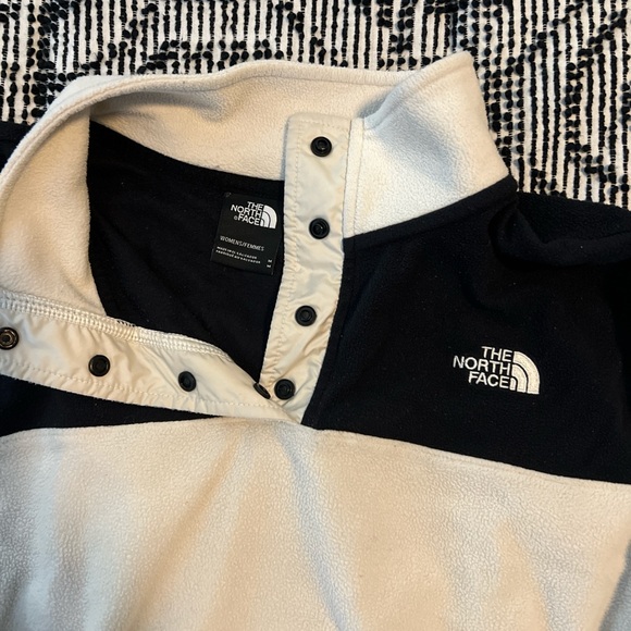 The North Face Black and White Fleece Pullover - Picture 2 of 3